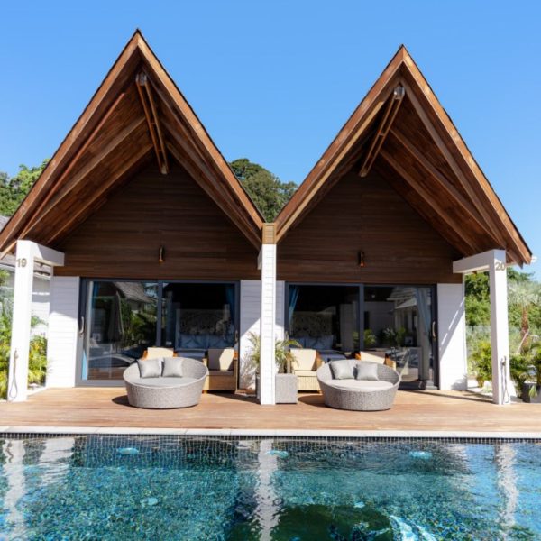 Apartment with Pool View